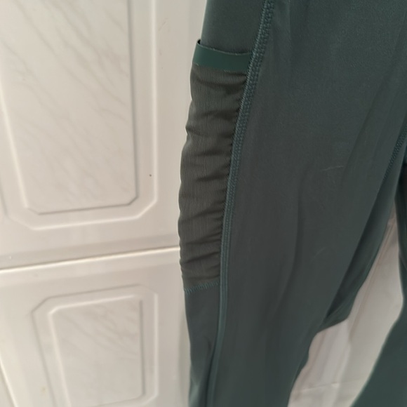 Fabletics Trinity Motion 360 HW Utility Legging - Picture 3 of 7
